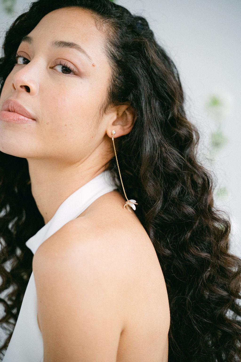 Cecilia 3:1 - Boucles d’oreilles pendantes en résine