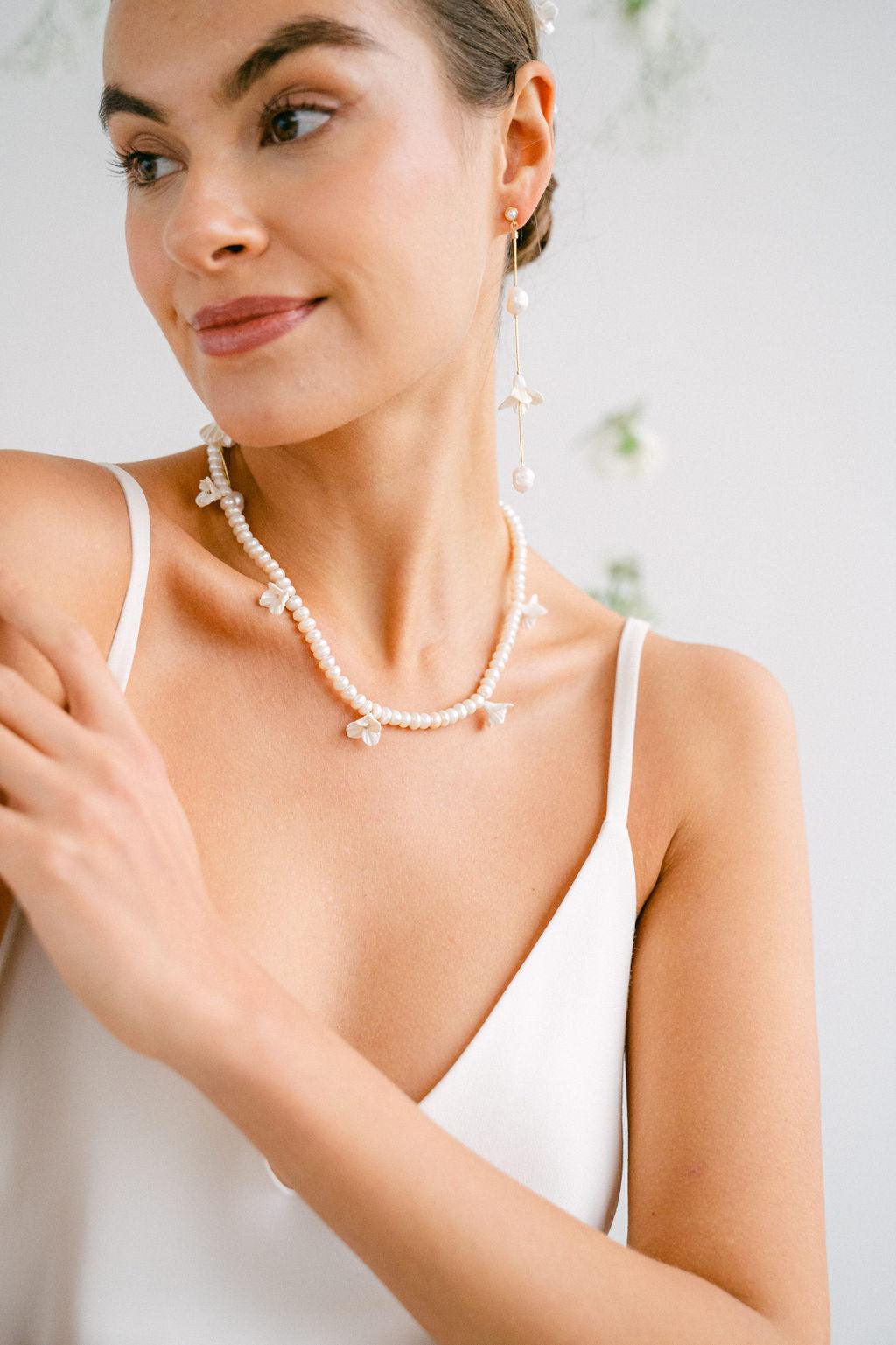 Harmonia - Coco short wedding back necklace