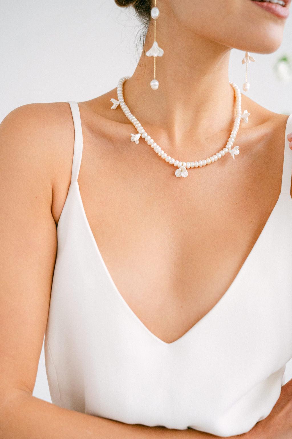 Harmonia - Coco short wedding back necklace
