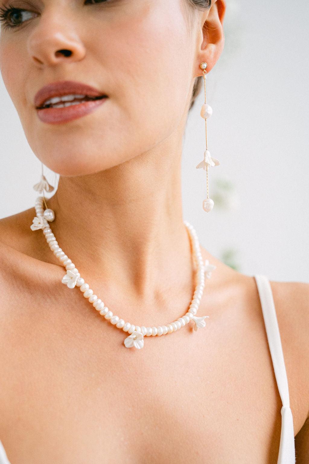 Harmonia - Coco short wedding back necklace