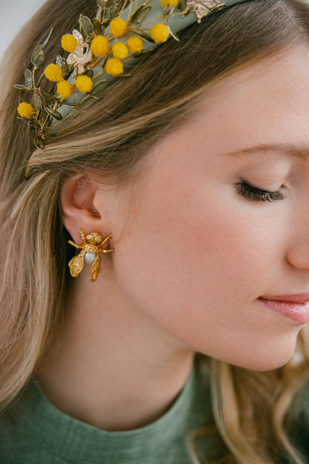 Fly - Natural pearl stud earrings & 21C gold plated