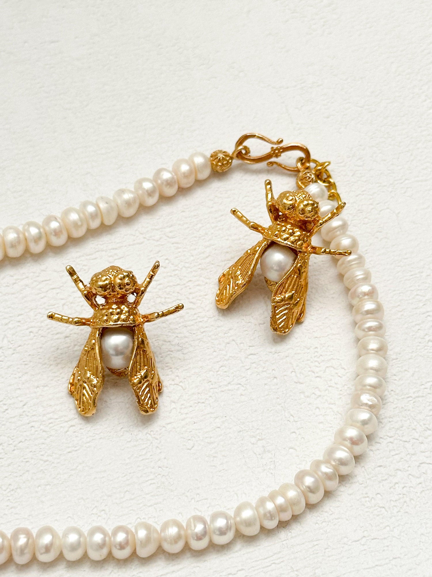 Fly - Natural pearl stud earrings & 21C gold plated