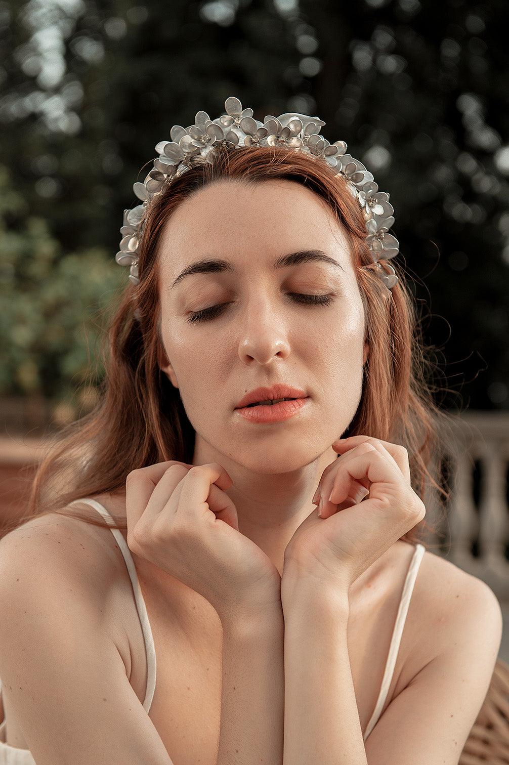 Helen Couronne fleurs en résine