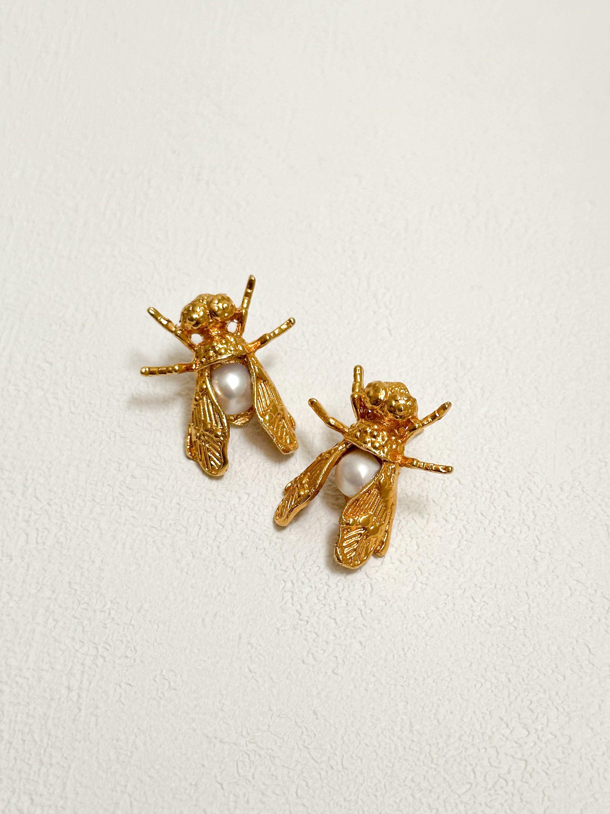 Fly - Natural pearl stud earrings & 21C gold plated