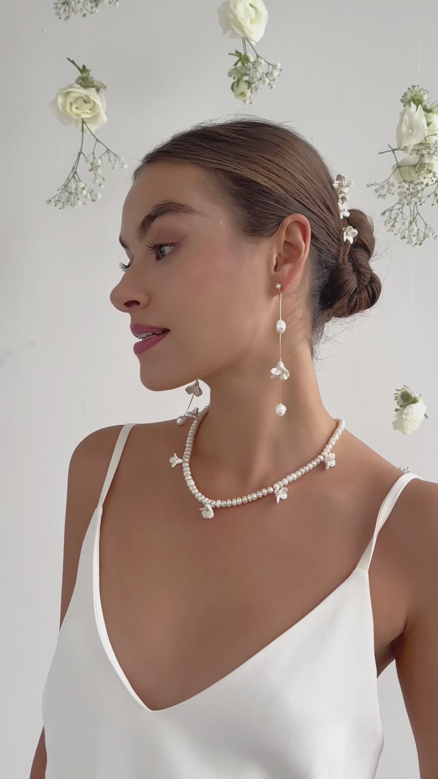 Harmonia - Coco short wedding back necklace