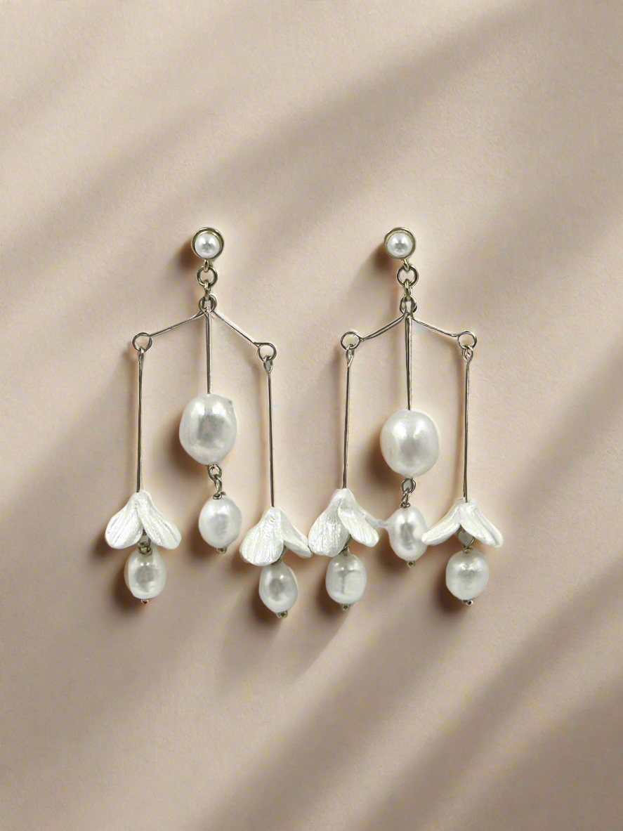 Harmonia Dangling - Natural pearl &amp;amp; ceramic dangling earrings