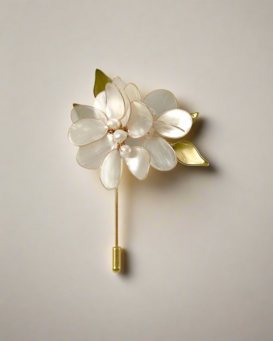 Gaia Boutonniere