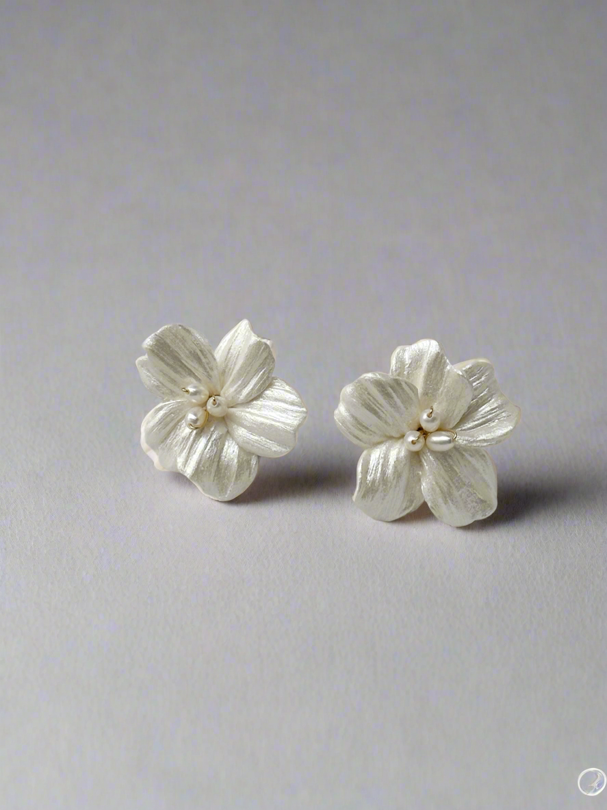 Harmonia Studs and Earcuffs Set - Natural Pearl & Ceramic Earrings