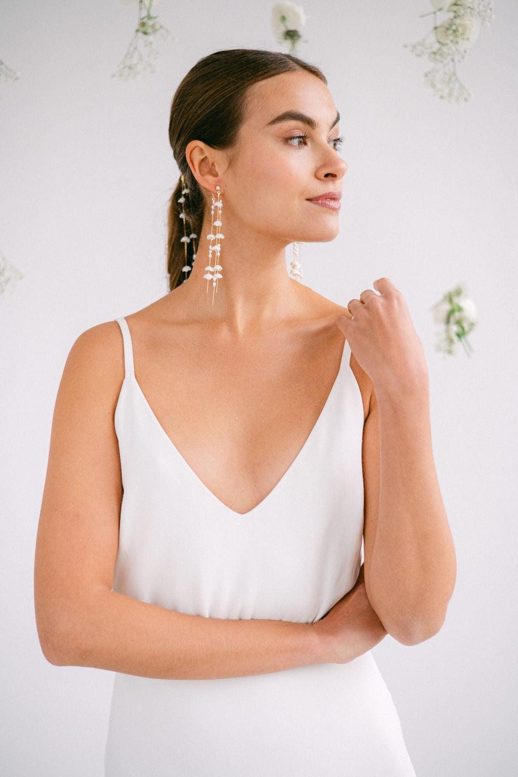 Muguet 360° - Natural pearl & ceramic dangling earrings